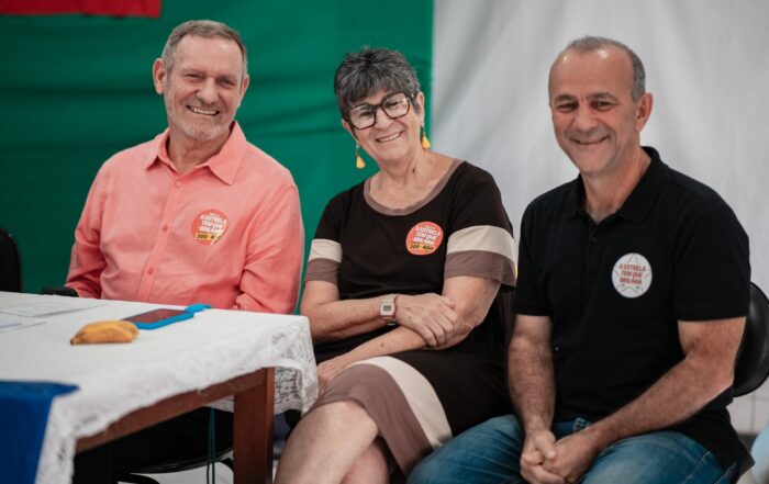 Os candidatos João Coser, Iriny Lopes com o deputado federal Helder Salomão