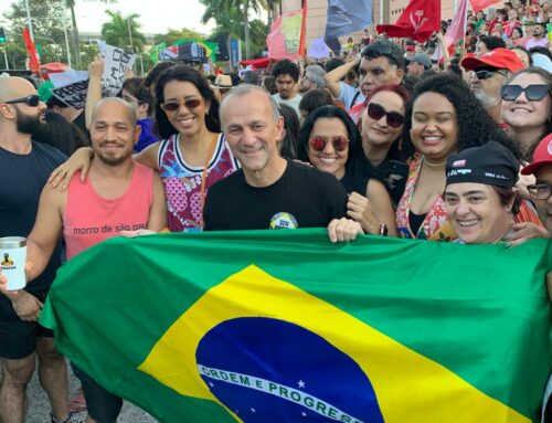 Capixabas vão às ruas contra PEC da blindagem